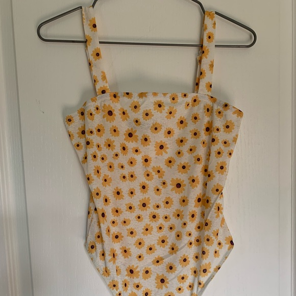 SHEIN Floral Cami Bodysuit - Picture 8 of 8